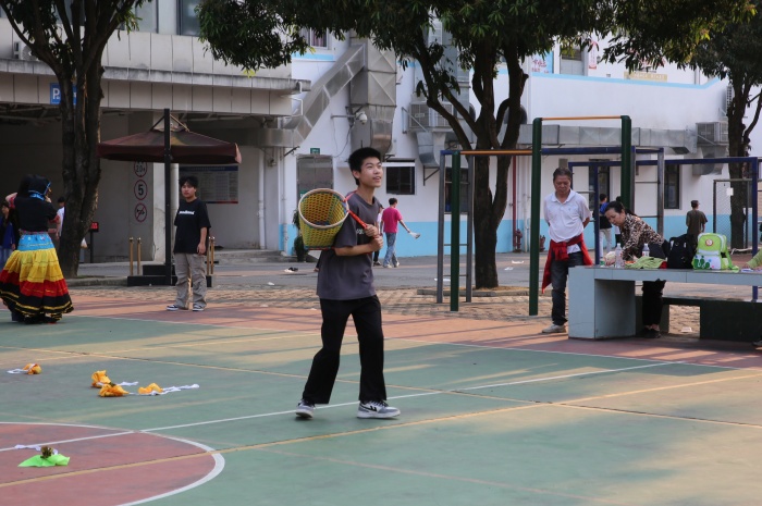 9抛绣球游戏_副本.jpg