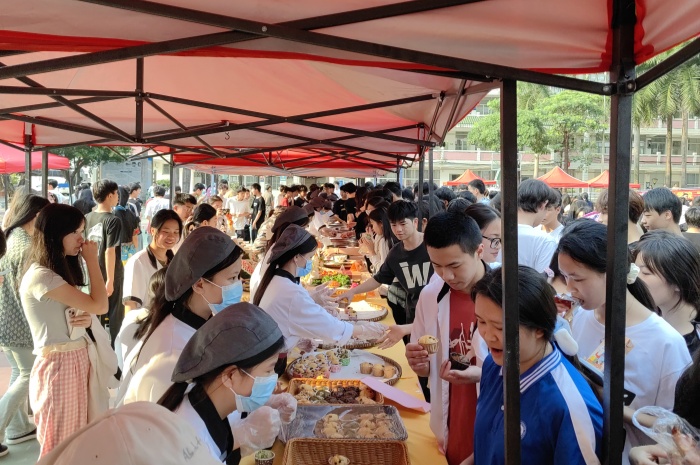 12品尝美食_副本.jpg